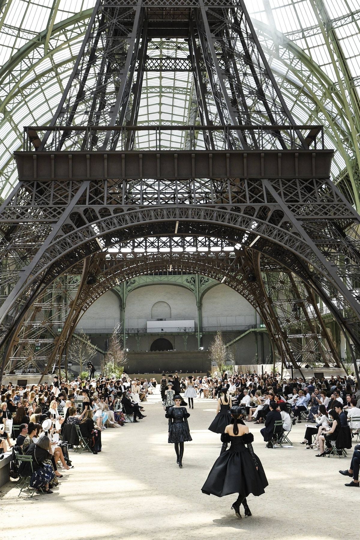 Top 10 Celebrities and Influencers with the Best Looks at Paris Fashion Week 2024