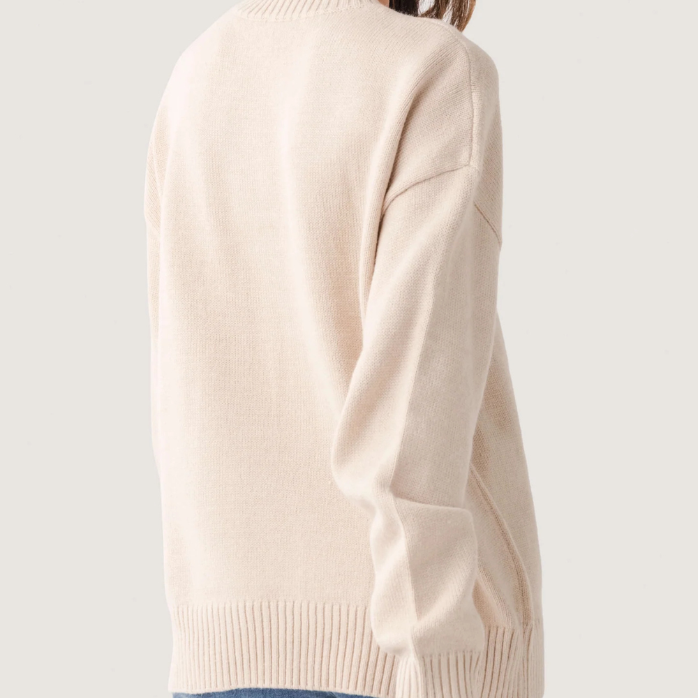 
                      
                        Le Lis New York Sweater
                      
                    